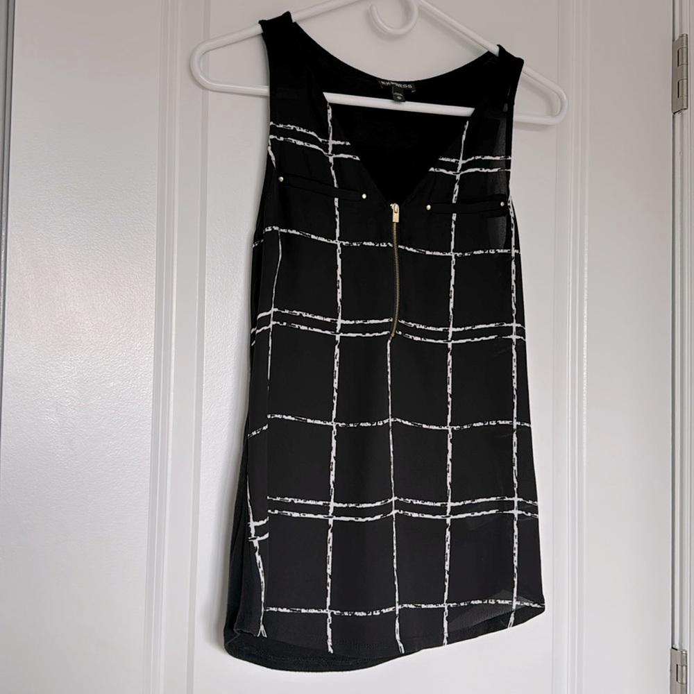 Express Women's Black and White Front Zip Sleeveless Top (XS)